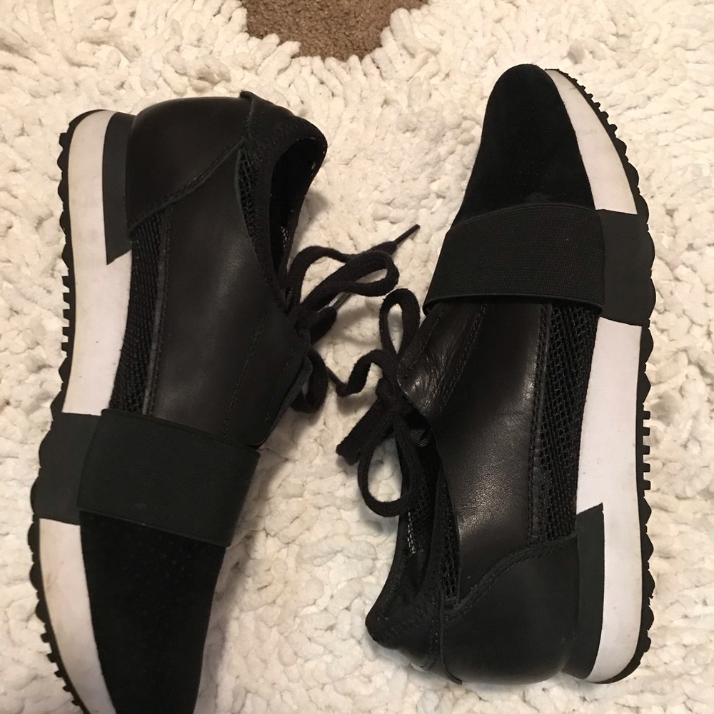 Steve Madden women’s sneakers 👟